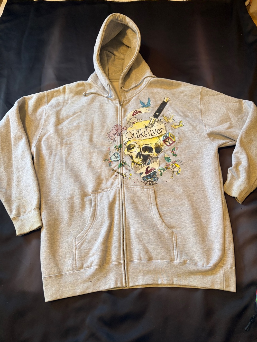 Quiksilver Light Gray Full-Zip Hoodie with Graphic Skull Design